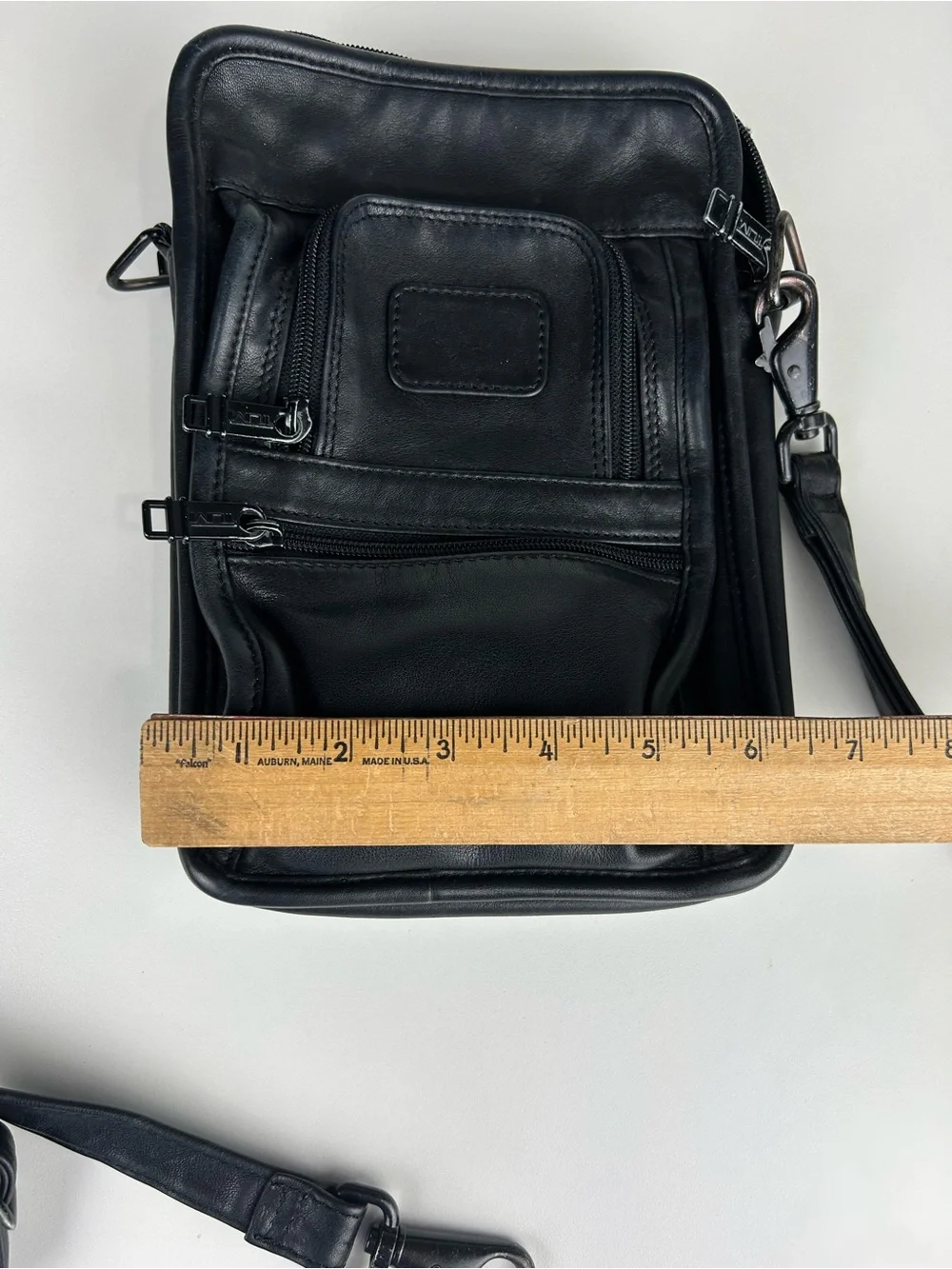 VINTAGE TUMI LEATHER CROSSBODY ORGANIZATION BAG BLACK